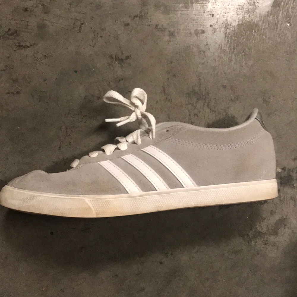 Adidas suede sneakers- 7.5 - Picture 4 of 5